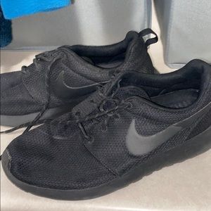 Women’s Nike Rosche Sneaker